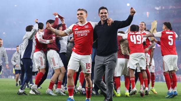 LONDON, ENGLAND - MAY 5: Leandro Trossard of Arsenal celebrates with Mikel Arteta manager / head coach of Arsenal at full time during the UEFA Champions League 2025/26 Semi Final Second Leg match between Arsenal FC and Atletico de Madrid at Arsenal Stadium on May 5, 2026 in London, England. (Photo b