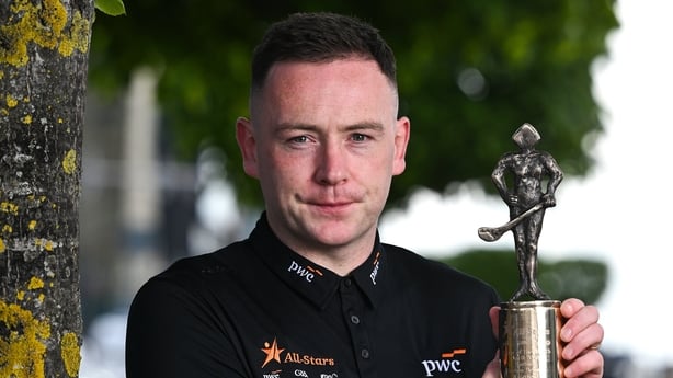 7 May 2026; PwC GAA/GPA Player of the Month for April in hurling, Stephen Bennett of Waterford, with his award at PwC offices in Dublin. Photo by Brendan Moran/Sportsfile *** NO REPRODUCTION FEE ***