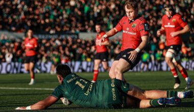 Connacht conquer Munster to stay in URC play-off hunt