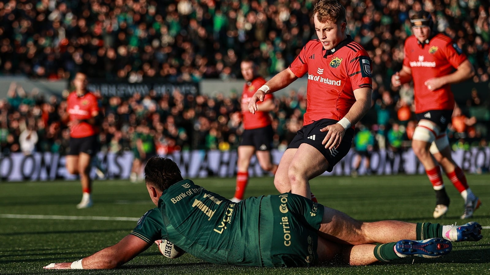 Connacht conquer Munster to stay in URC play-off hunt