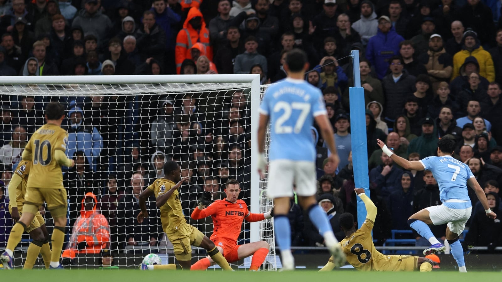 Man City keep title race alive by easing past Palace