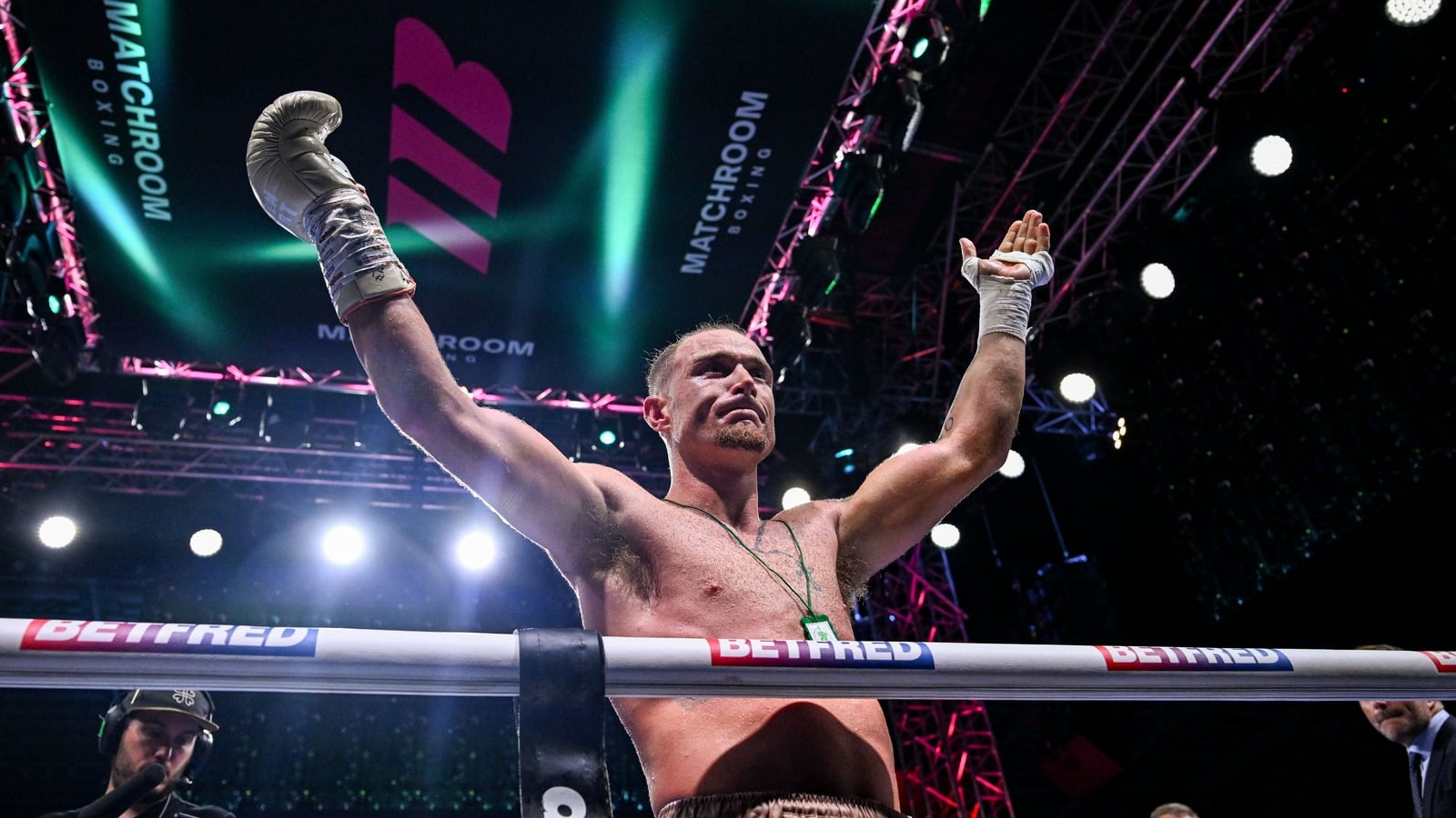 Donovan wins world title eliminator in Germany