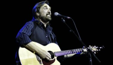 Dennis Locorriere, Dr Hook singer, dies aged 76