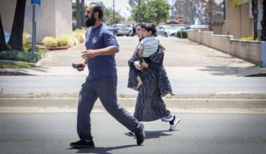 Three men, two suspects dead after shooting at US mosque