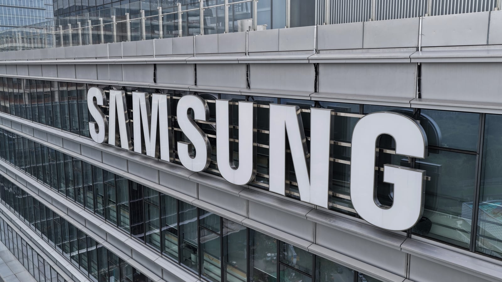 Samsung union says to embark on 48,000-strong strike