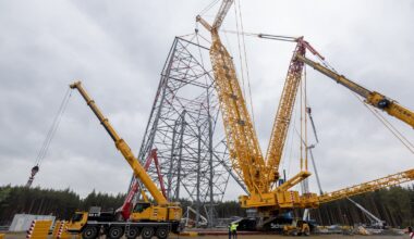 'World's tallest' wind turbine rises in Germany