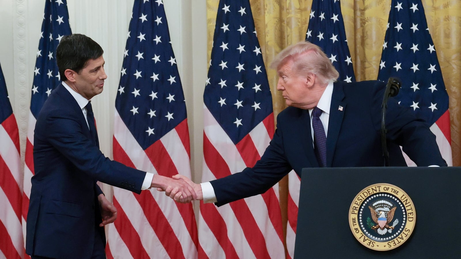 New US Fed chief sworn in at White House