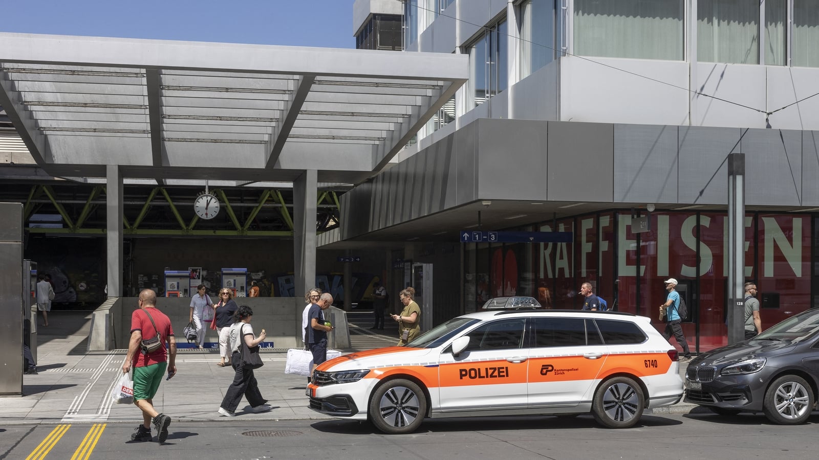 Three injured in Swiss train station 'terrorist attack'