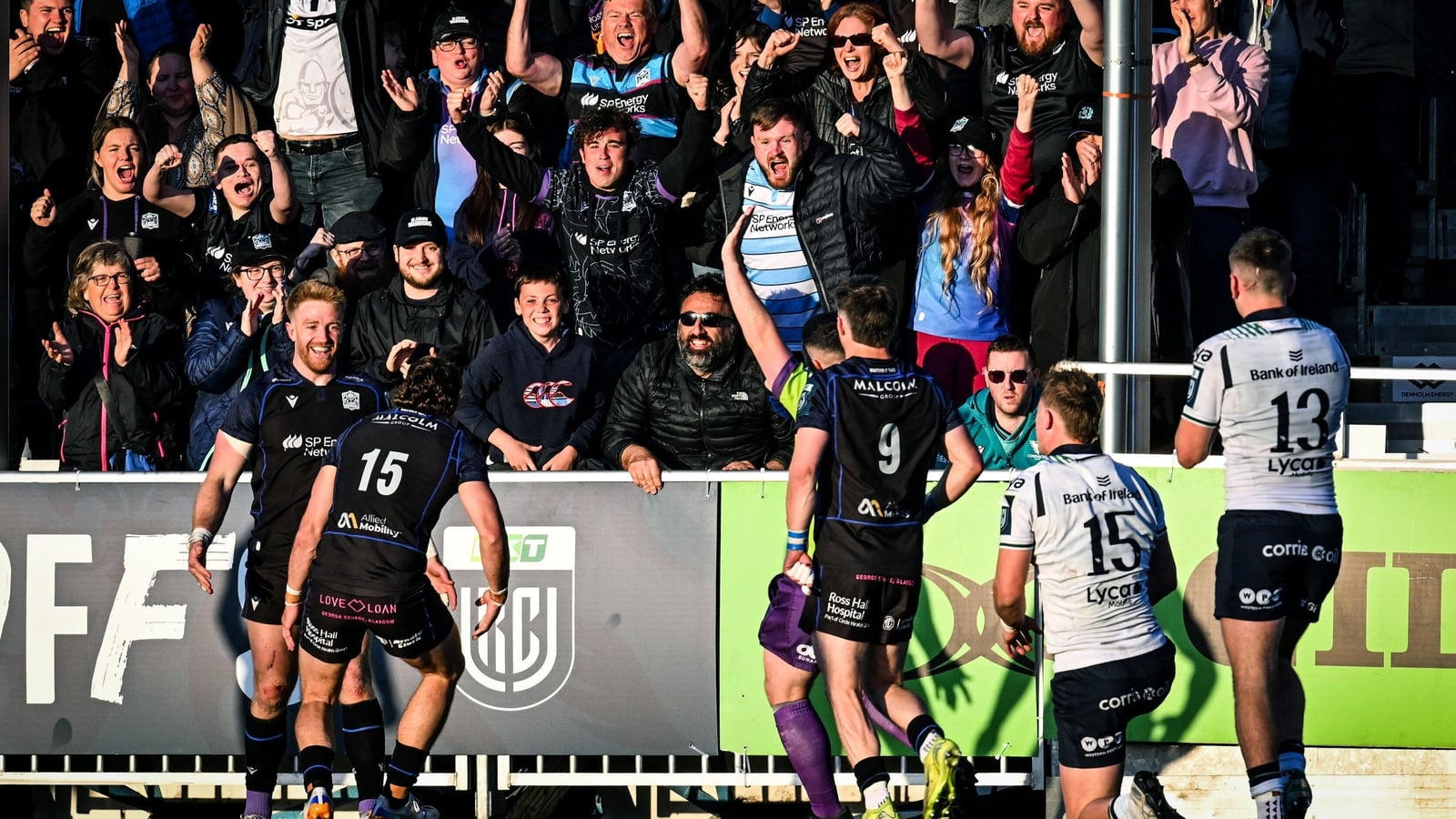 Glasgow hold off battling Connacht to book URC semi-final