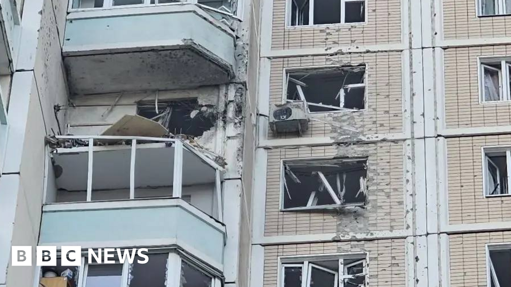 Large-scale Ukrainian drone attack kills three in Moscow region, says Russia - BBC