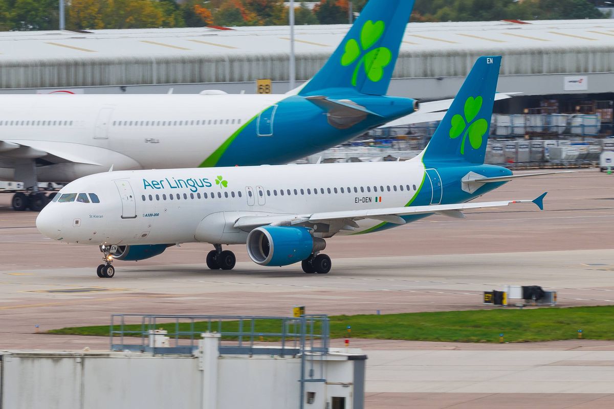 Manchester Airport, United Kingdom - 09th October, 2025: Aer Lingus Airbus A320 (EI-DEN).
