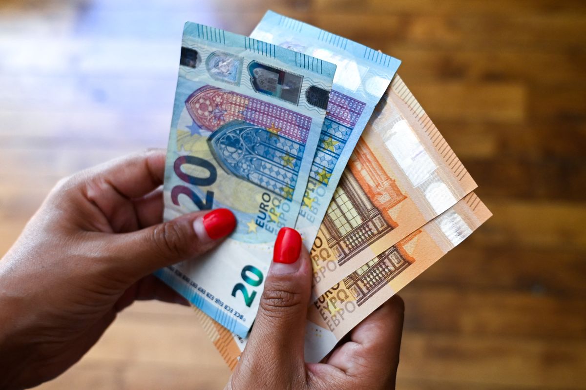 Several euro notes