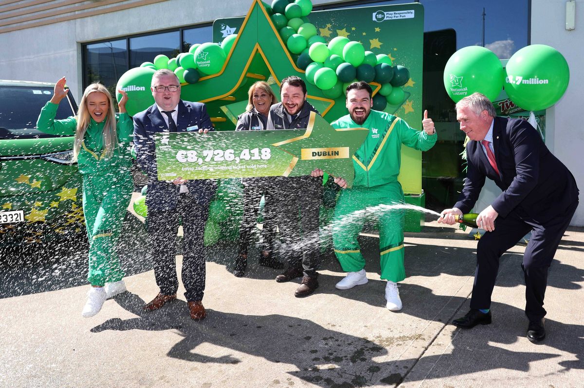 Applegreen Ballymount were delighted to hear that their store sold the winning ticket for Saturday’s Lotto jackpot worth an incredible €8,726,418.