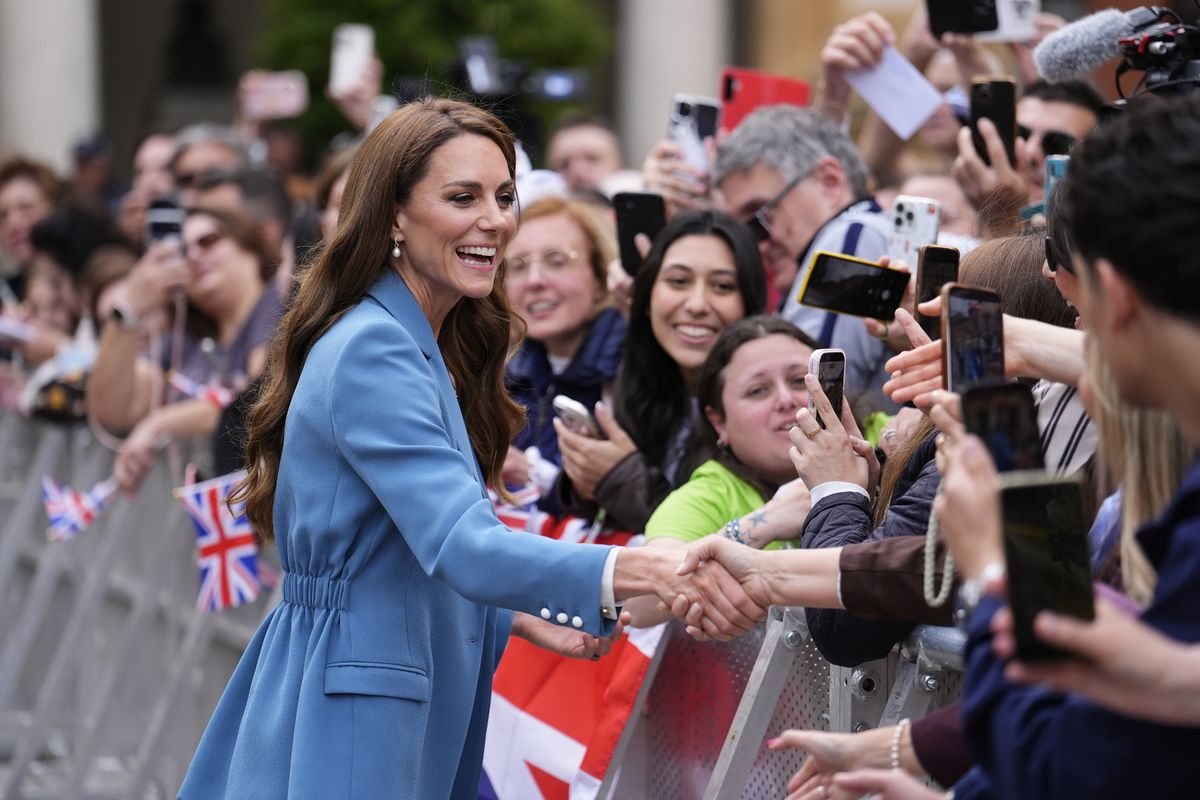 Kate shakes hands on her arrival in Reggio Emilia 