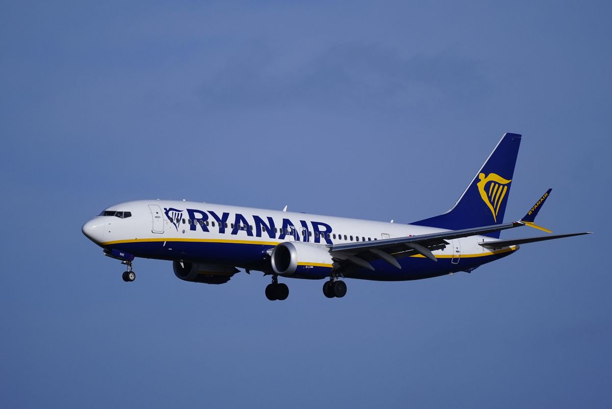 Ryanair approaching Liverpool John Lennon Airport