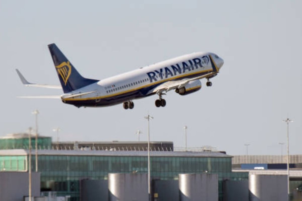 Ryanair flight takes off