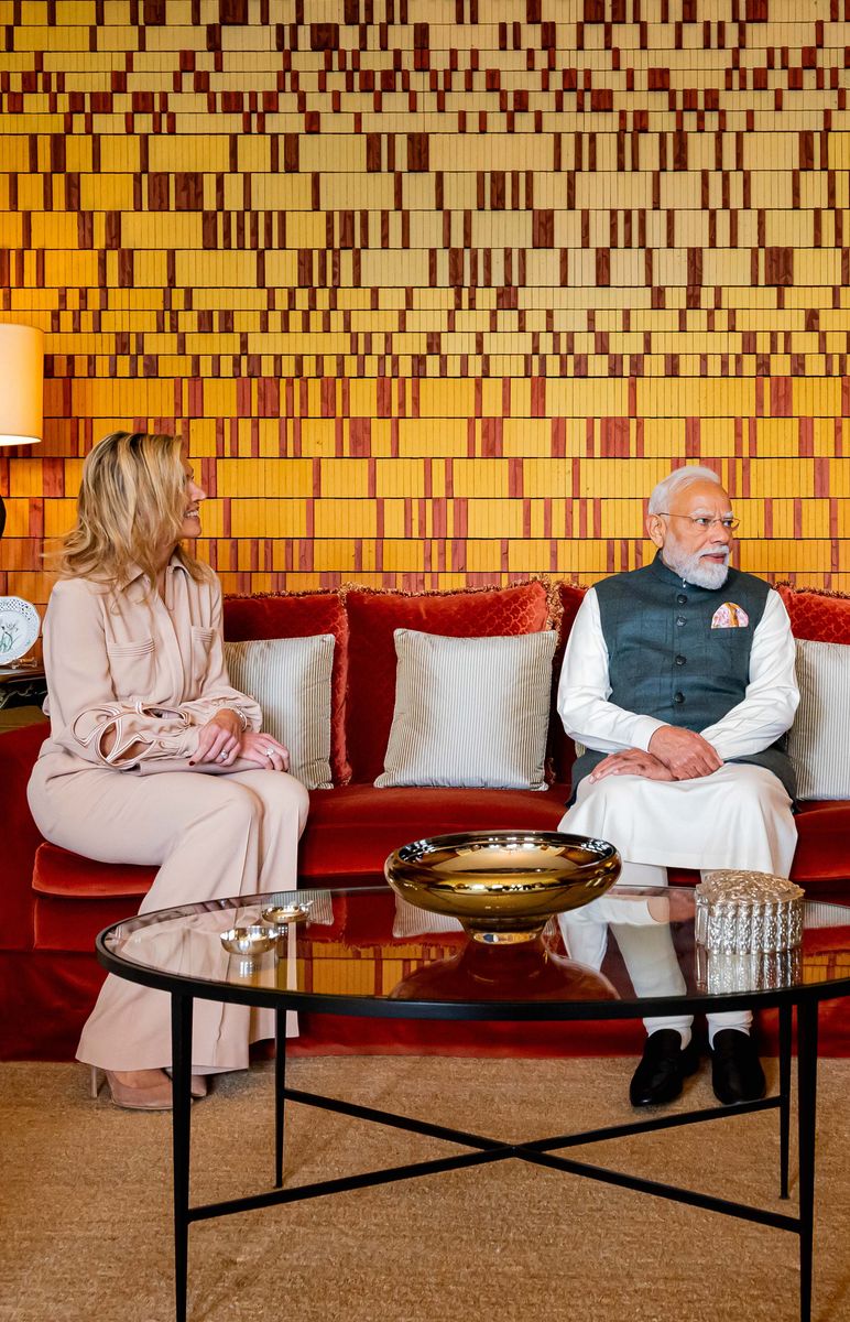 The neutral nude-pink palette perfectly complemented the warm interiors of Huis ten Bosch Palace, allowing Máxima’s look to feel simultaneously modern, feminine and regal. 