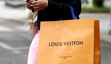 K-shaped economy 'alive and well,' expert says. What new research shows