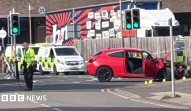 Arnold car crash: Several injured after car crashes into 'multiple pedestrians' in Nottinghamshire, police say