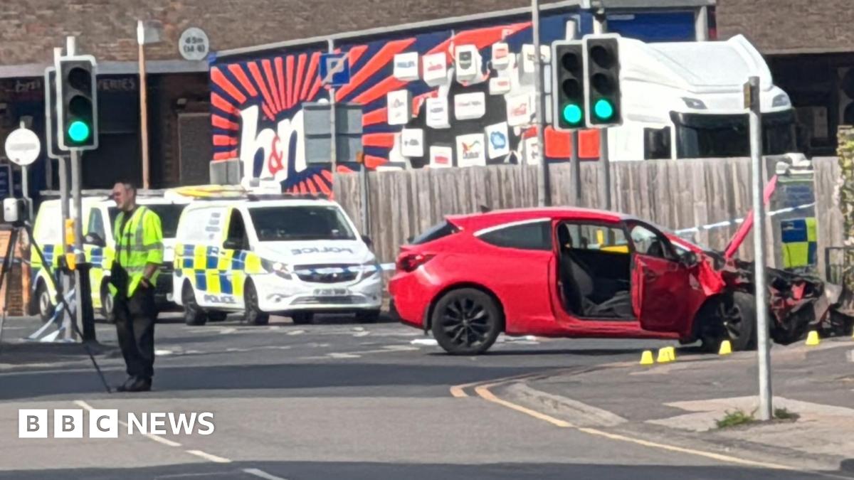 Arnold car crash: Several injured after car crashes into 'multiple pedestrians' in Nottinghamshire, police say