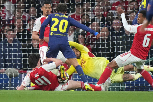 arsenals-declan-rice-left-blocks-a-shot-at-goal-from-atletico-madrids-giuliano-simeone-during-a-champions-league-semifinal-second-leg-soccer-match-between-arsenal-fc-and-atletico-madrid-in-londo