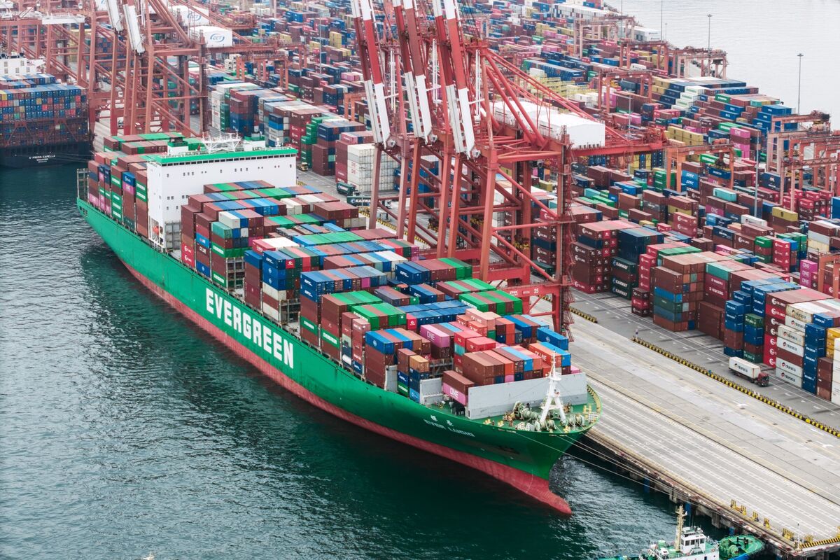 Chinese Export Growth Rebounds as War Fails to Curb Trade
