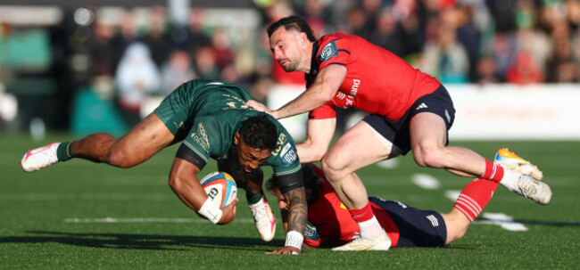 bundee-aki-tackled-by-andrew-smith-and-craig-casey