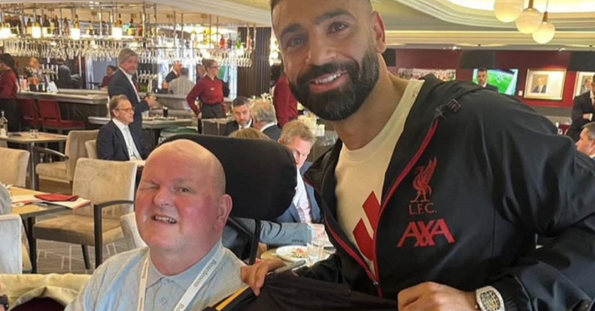 Seán Cox presents GAA jersey to Mo Salah