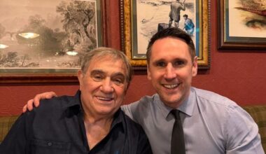 90s TV star spotted in Galway restaurant as actor poses alongside staff