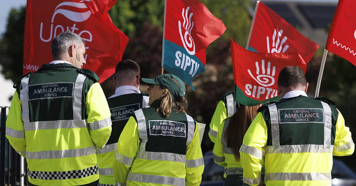 Criticism of Government over ambulance strikes is 'very dishonest', Taoiseach says