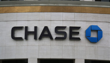 JPMorgan Chase & Co (JPM): Funding AI Projects With Eyes on Blockchain