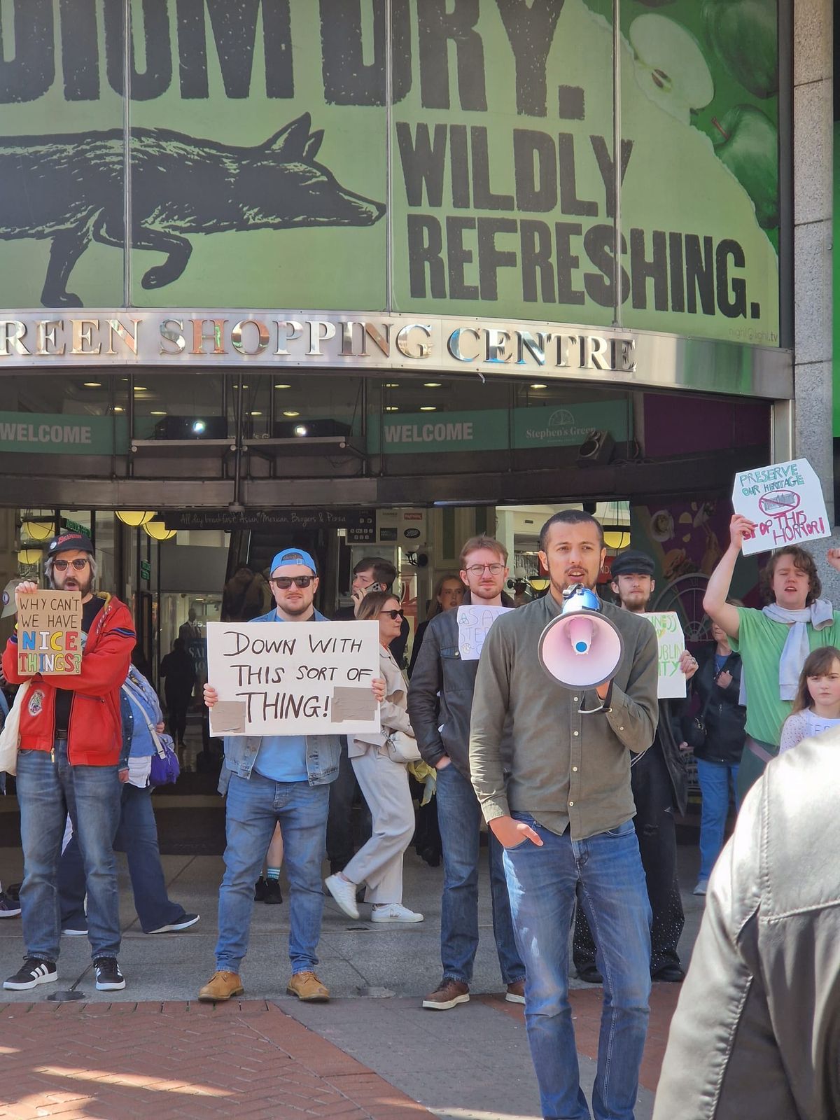 Campaigners at the Save Stephen's Green protest. Image credit: Alfredo Kenny