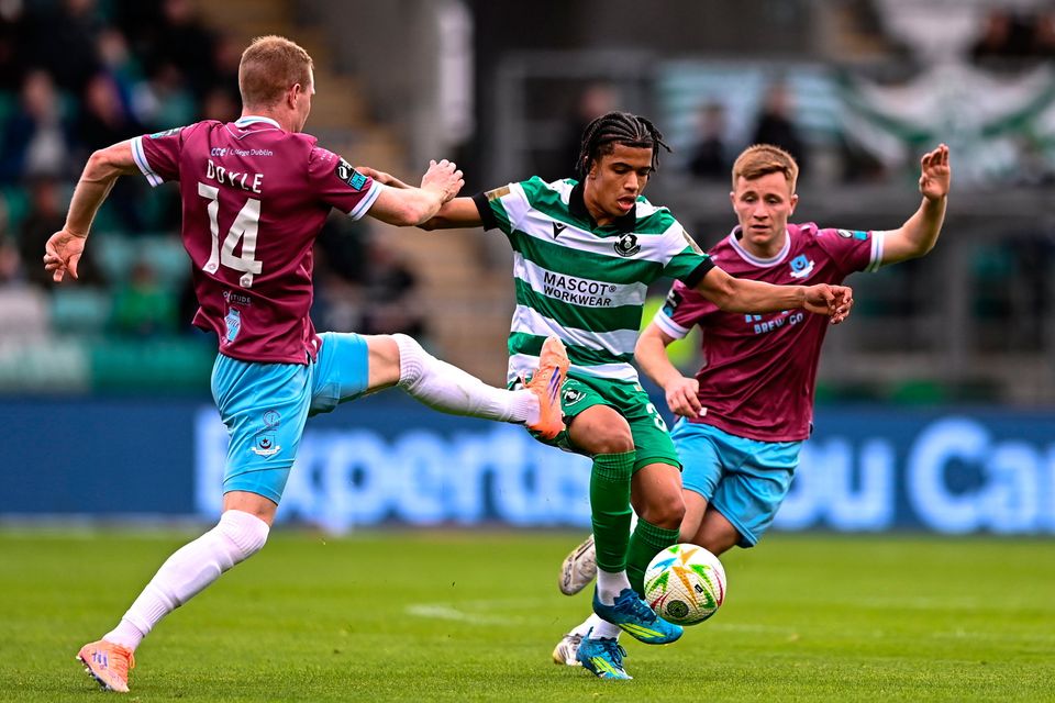 Victor Ozhianvuna of Shamrock Rovers in action against Mark Doyle, left, and Brendon Kavanagh of Drogheda United during their SSE Airtricity Premier Division tie at Tallaght Stadium. Photo: Ben McShane/Sportsfile