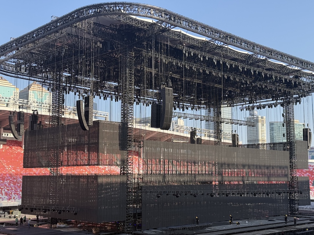 A full-stage view of Joker Xue's Asia tour shows L1, L1D, and CS1 configured across the main hangs