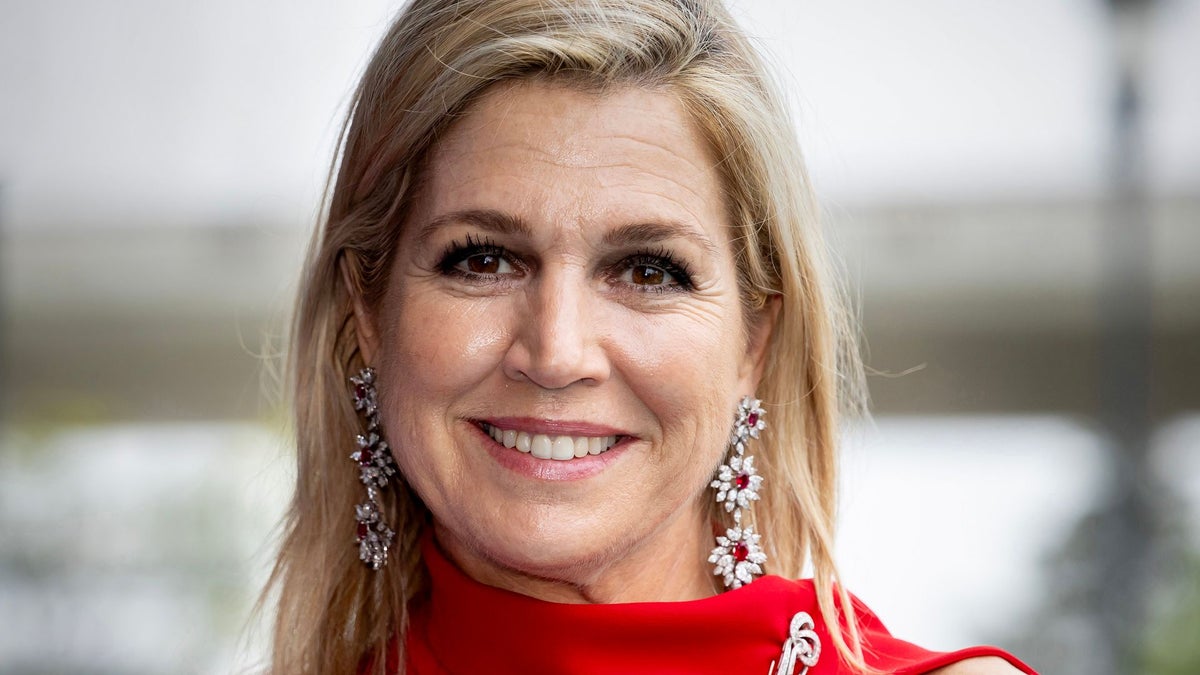 Queen Máxima dazzles in head-to-toe sunshine-yellow look during royal engagement