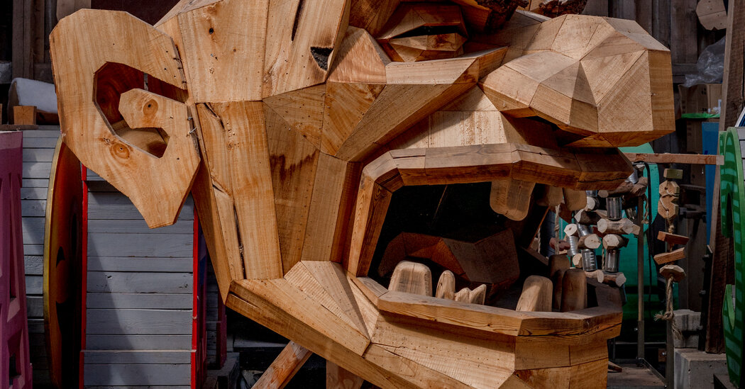 He’s Trolling Your Trash, and Turning It Into Art