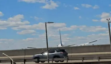 United flight collides with truck and light pole as it lands at Newark airport
