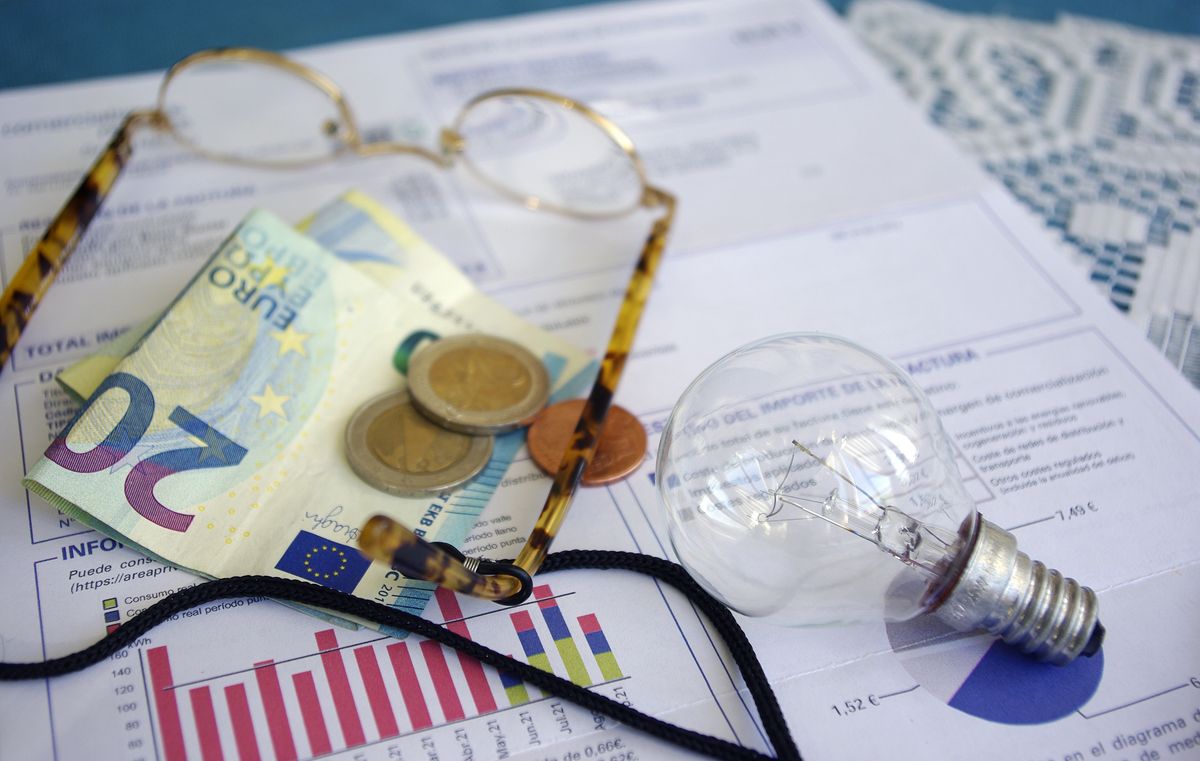 Electricity bills will increase (stock)