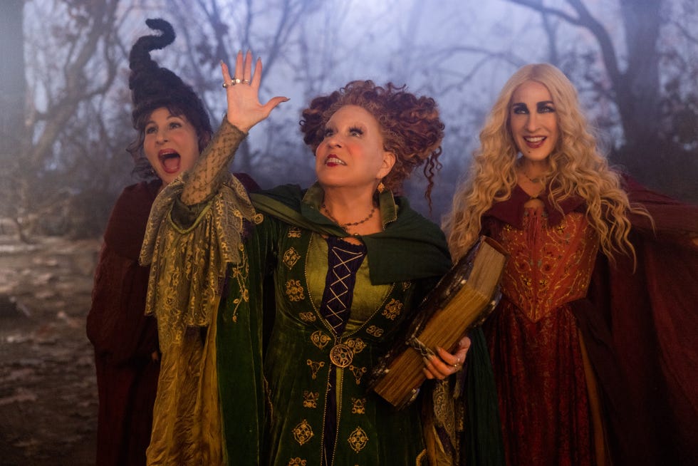 hocus pocus 2 kathy najimy as mary sanderson, bette midler as winifred sanderson, and sarah jessica parker as sarah sanderson in disney's live action hocus pocus 2, exclusively on disney+. photo by matt kennedy. © 2022 disney enterprises, inc. all rights reserved.