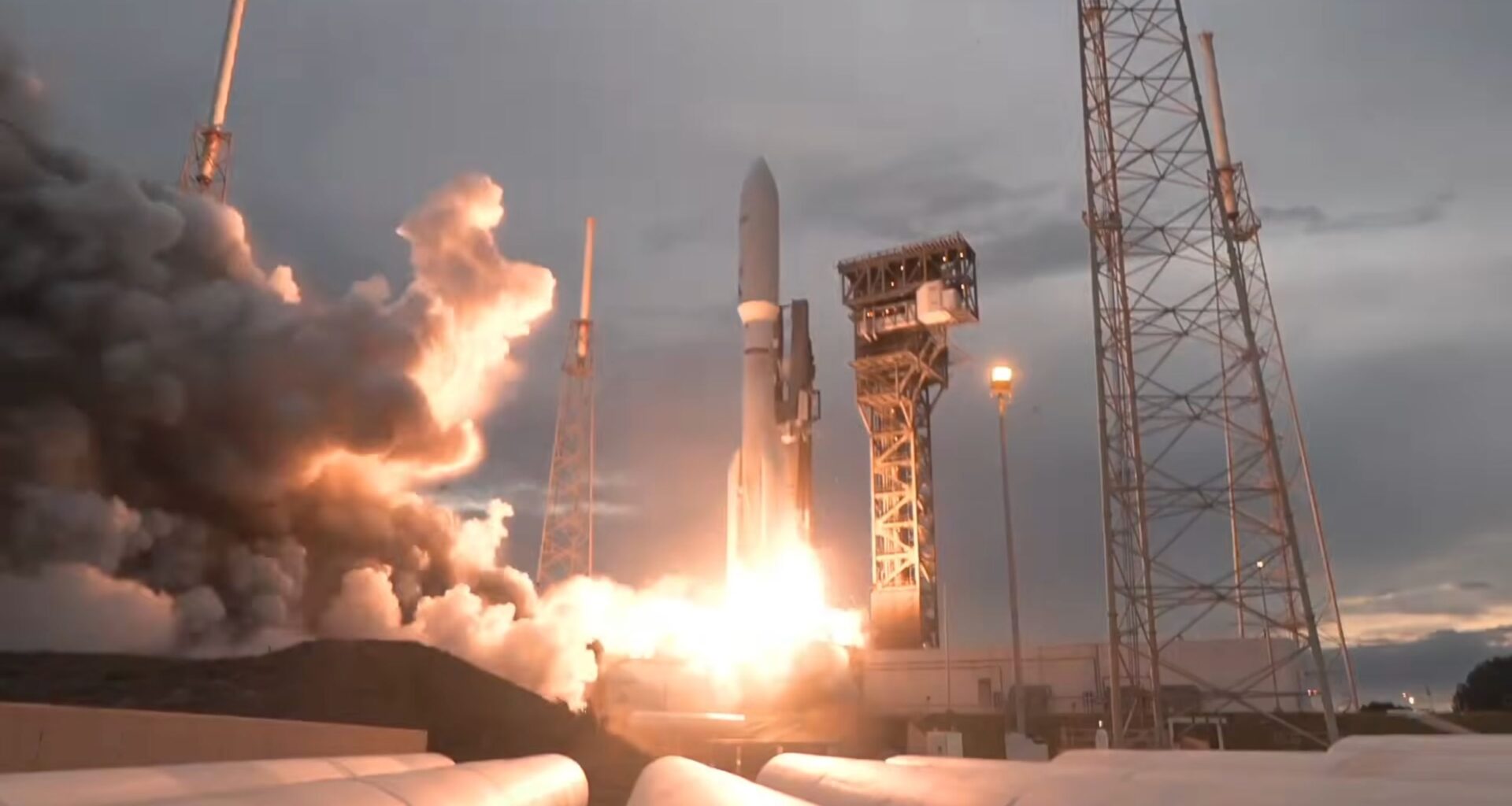 Atlas V rocket launches 29 Amazon Leo internet satellites to orbit from Florida