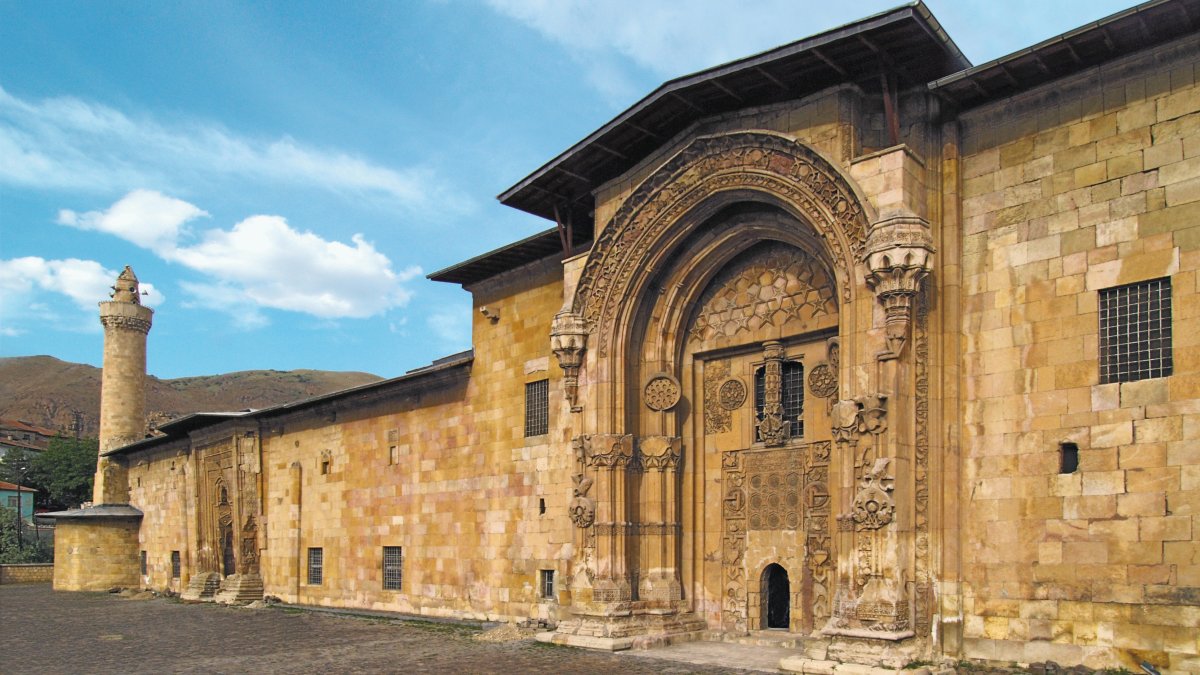 Door as threshold: Memory, myth and architecture in Anatolia