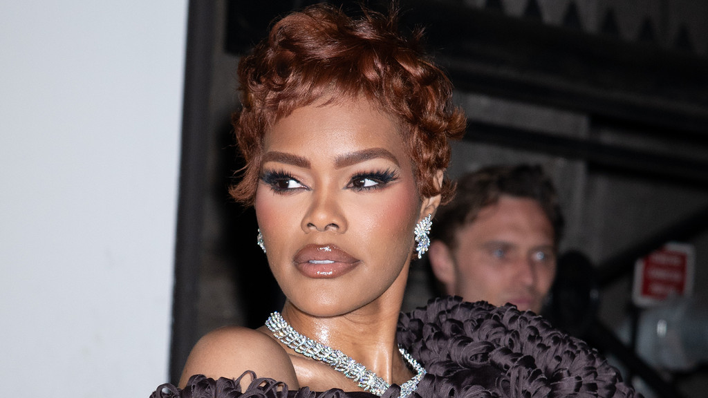 Teyana Taylor walks off stage after teleprompter failure at Billboard Women in Music Awards