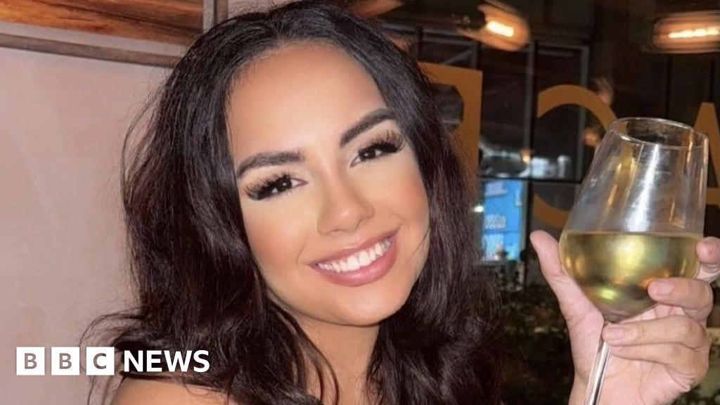Mum, 30, killed in shooting outside bar named - BBC