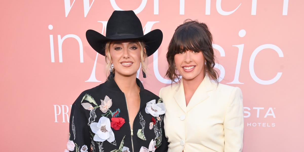 Lainey Wilson Presents Ella Langley with Powerhouse Award: “She’s Got That Fire”