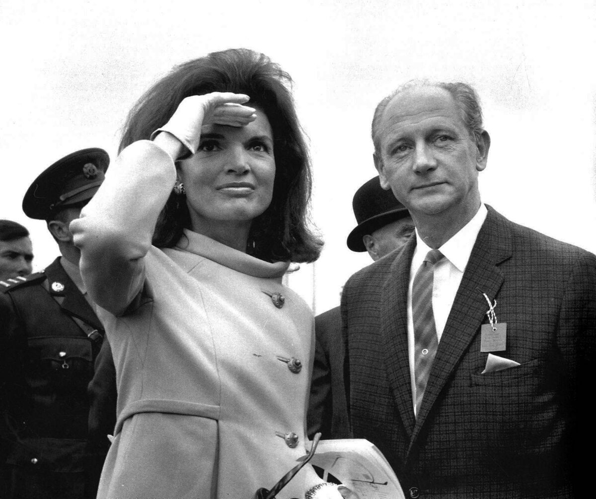 Jacqueline Kennedy and Taoiseach Jack Lynch at the Curragh for the Irish Sweeps Derby during her holiday in Ireland. 