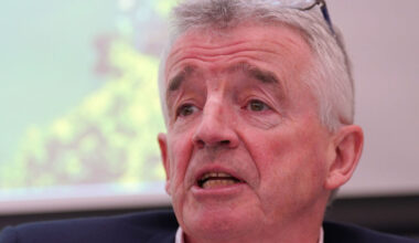 Ryanair boss Michael O'Leary calls for ban on early morning pre-flight pints