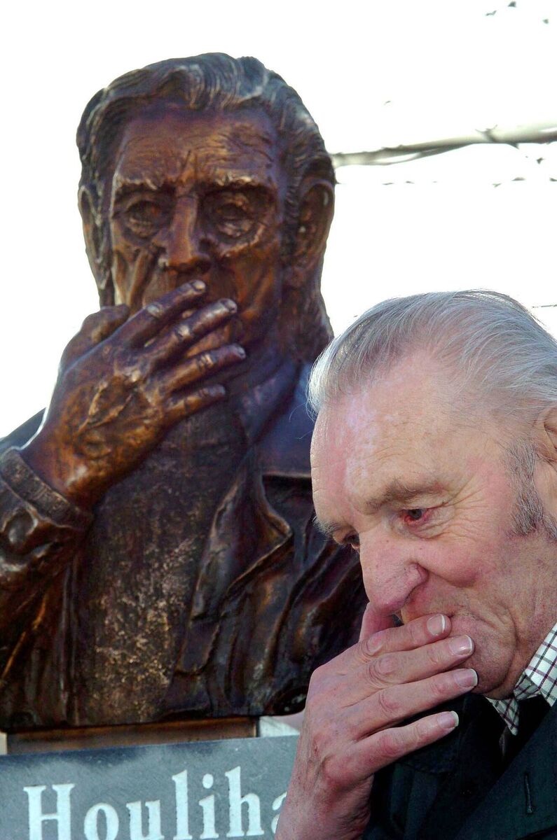 The late Con Houlihan was regarded as one of Ireland's finest sports writers and columnists. He is pictured alongside a bust in his honour. Picture by Don MacMonagle