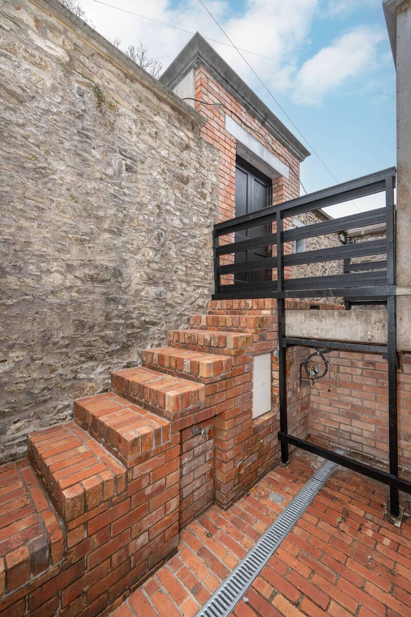 Tuscan redbrick courtyard