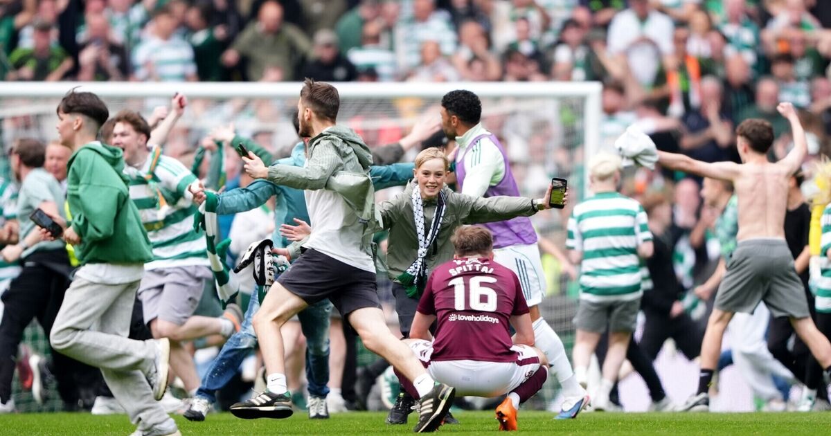 Dejected Hearts leave Celtic Park in their playing kits