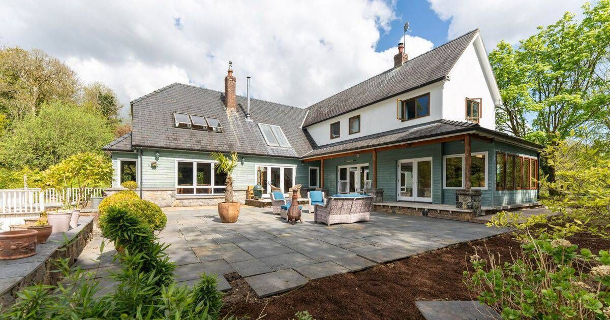 Late comedian Jon Kenny’s Limerick home goes on the market for €1.2m